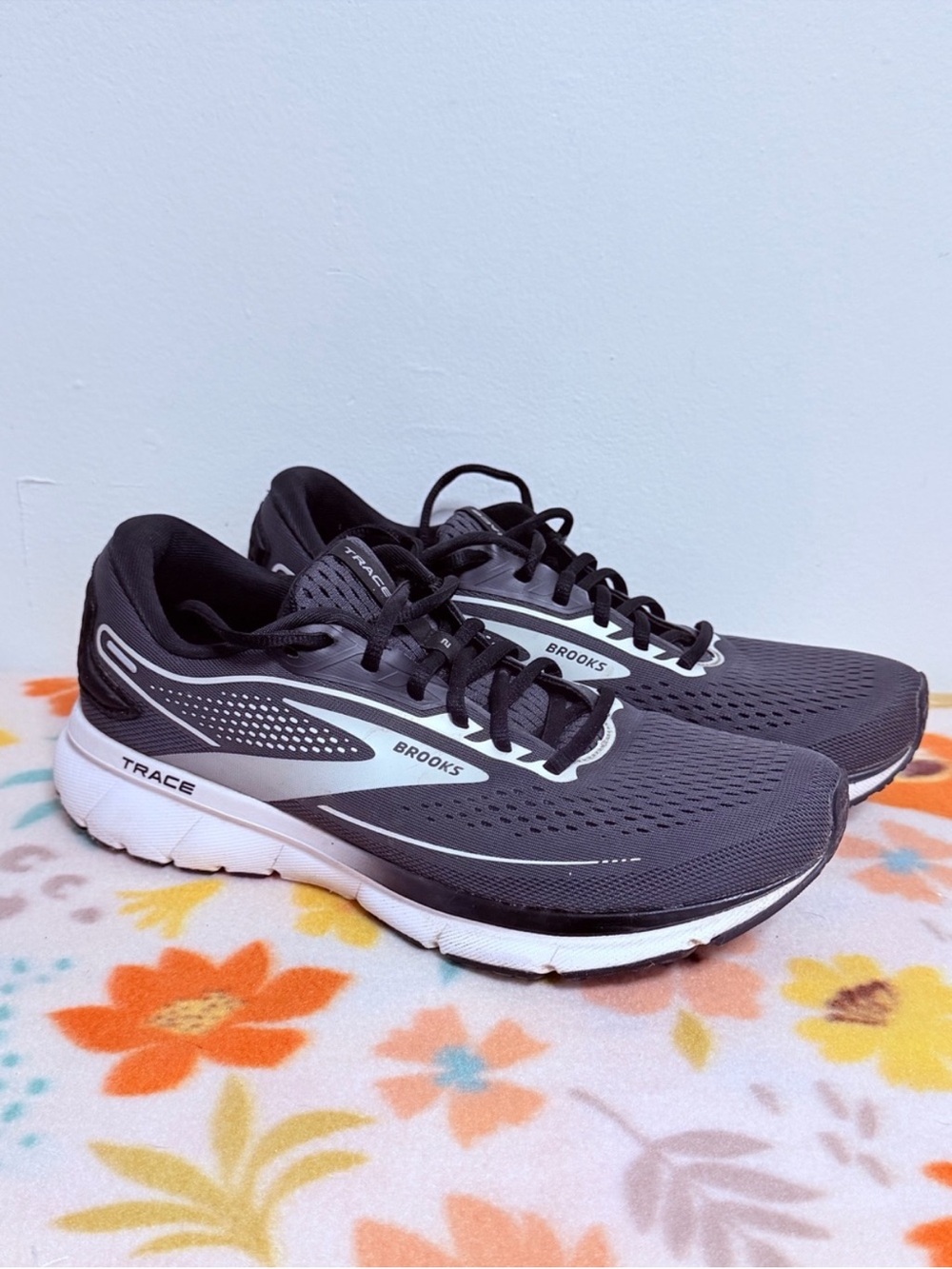BROOKS WOMEN'S TRACE 2 RUNNING SHOES Size 9.5